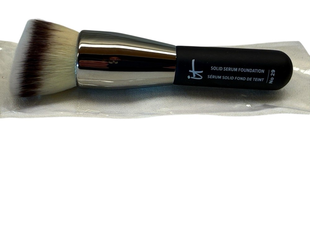 it Cosmetics Heavenly Luxe Solid Serum Foundation Brush No. 29