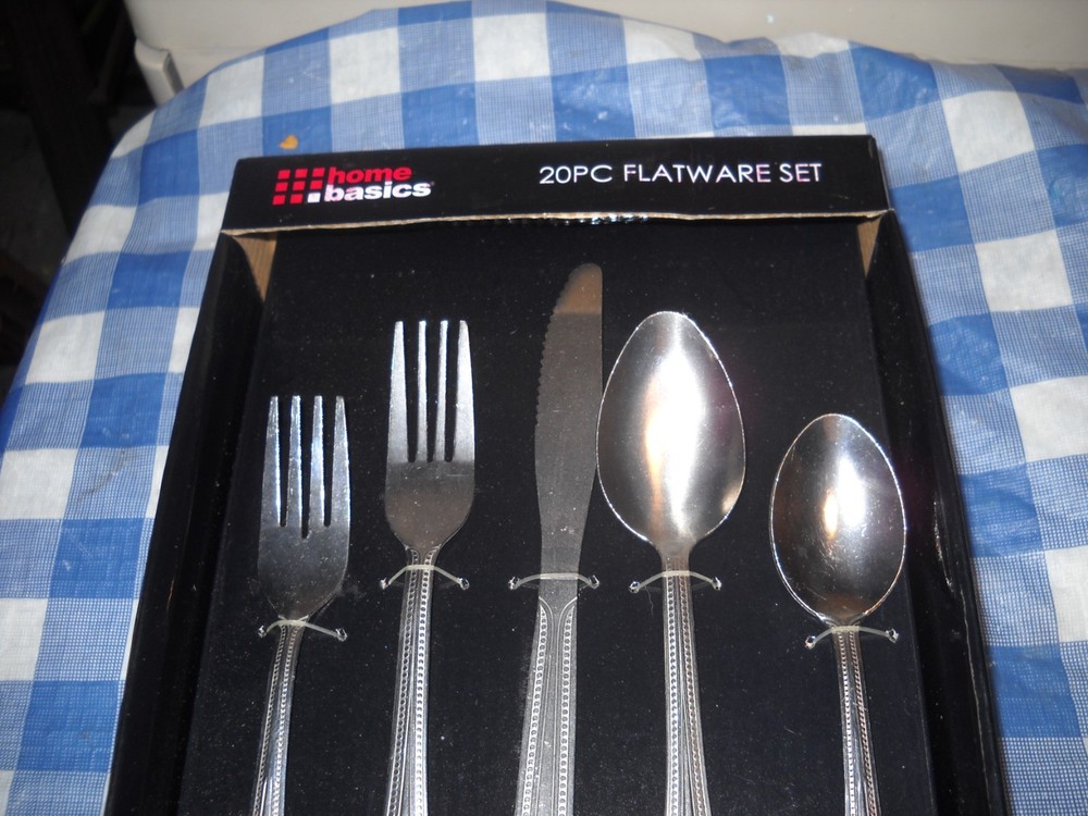 20 pc flatware set, Home Basic, New