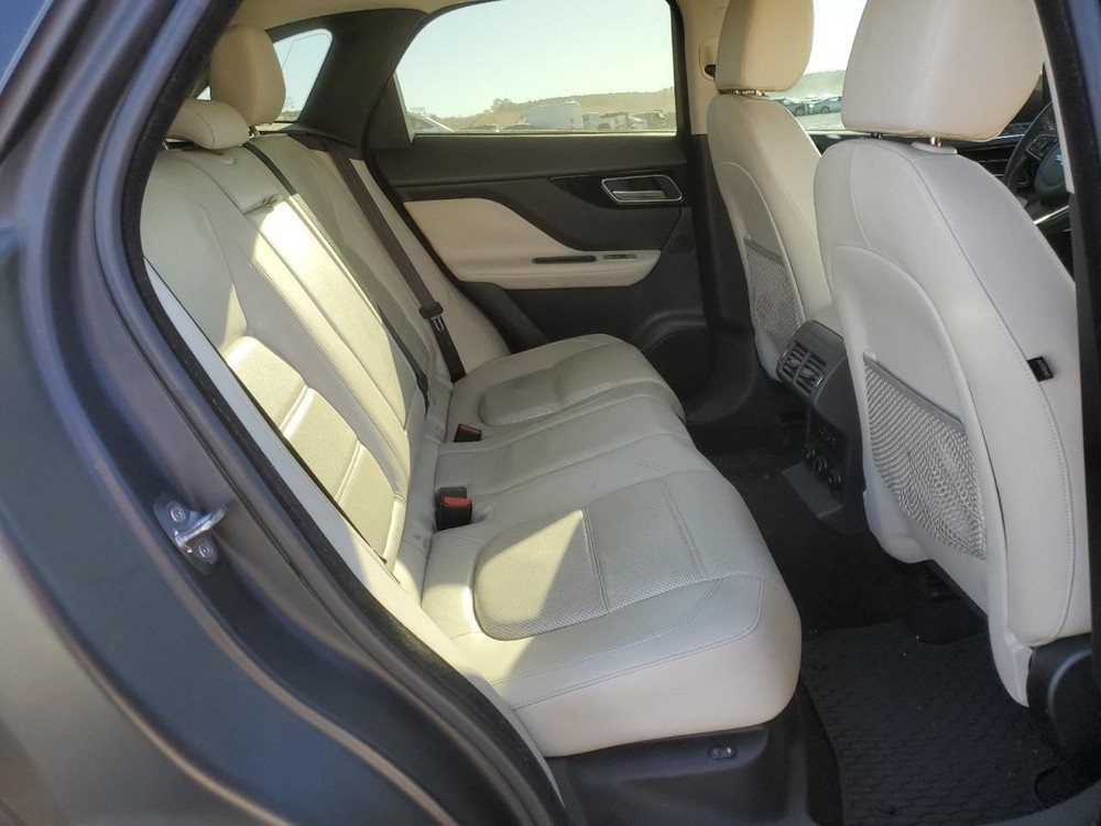 F-PACE 2017 Glove Box 4960752