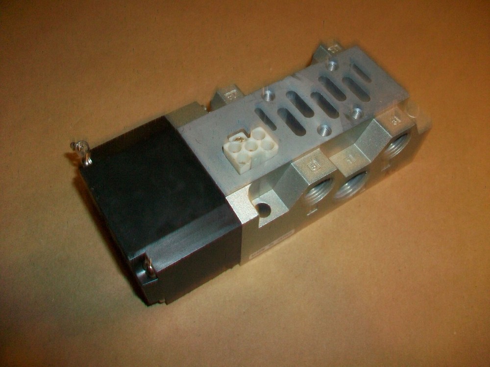 SMC Pneumatic Manifold Block   NEW