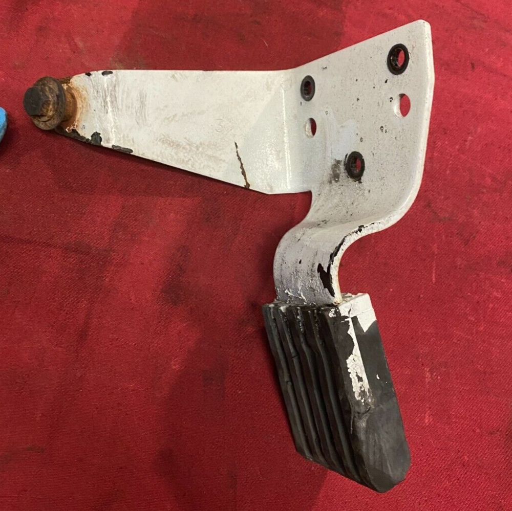 MACK CXU613 HOOD REST SUPPORT BRACKET RH