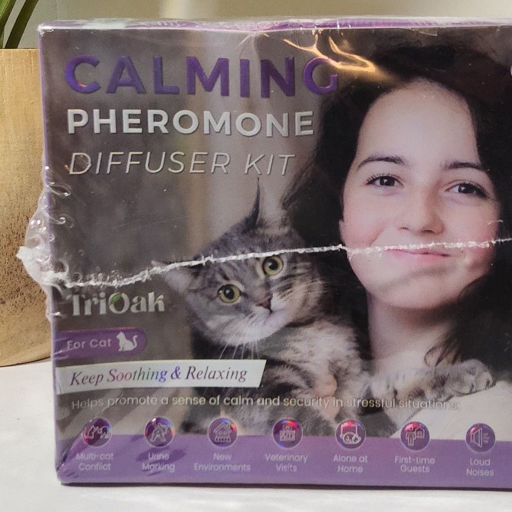TriOak Calming Pheromone Diffuser Kit for Cats - 2 Diffusers & 2 Refills NIB