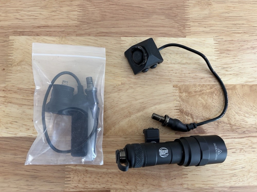 Replica SF M340 Weapon Mounted Light + Hot Button Switch