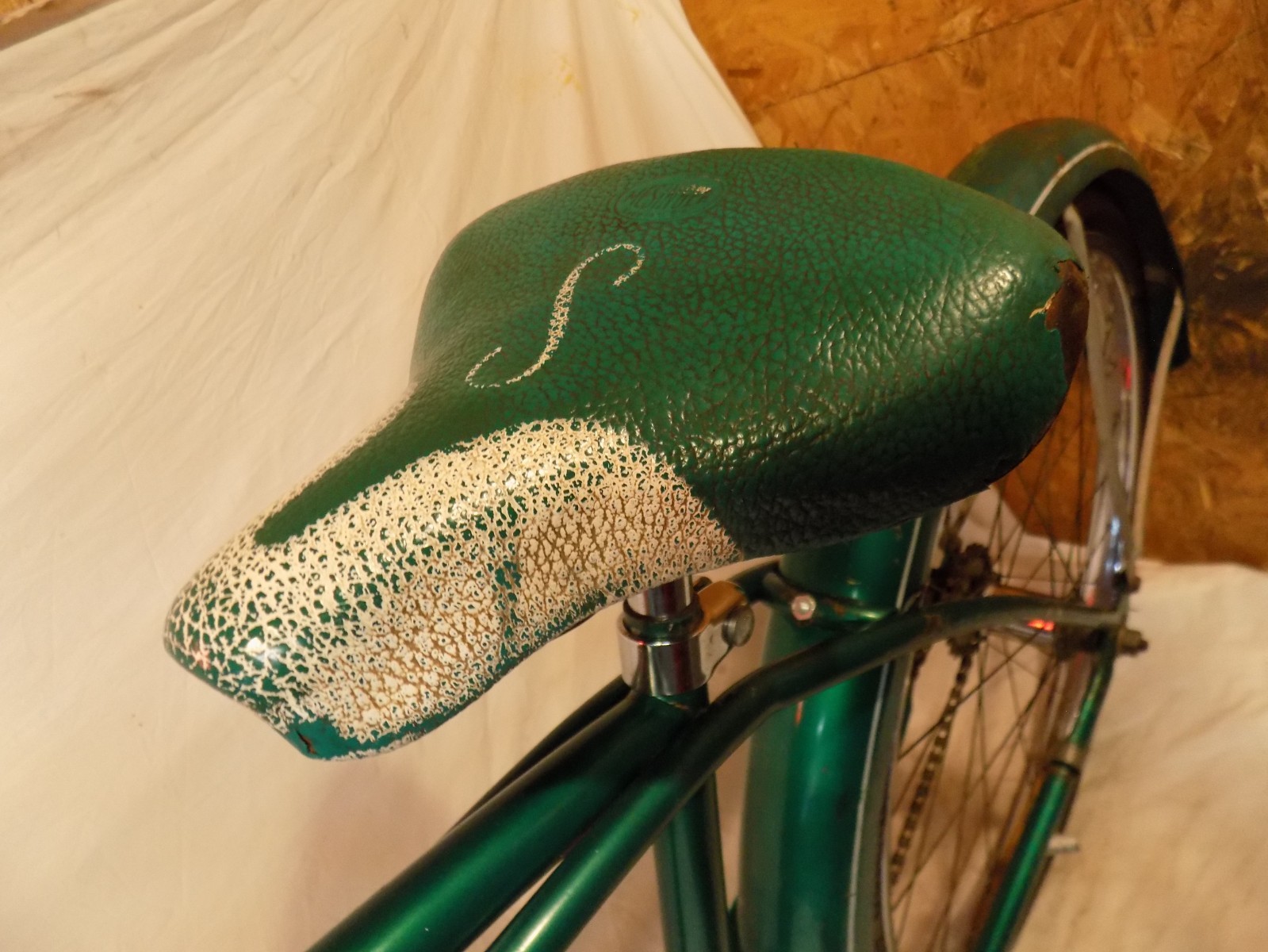 1957 SCHWINN SPEEDSTER MENS AMERICAN 24 BIKE GREEN TYPHOON JAGUAR TIGER CORVETTE