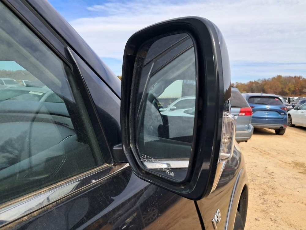 ARMADA 2017 Glove Box 4875505