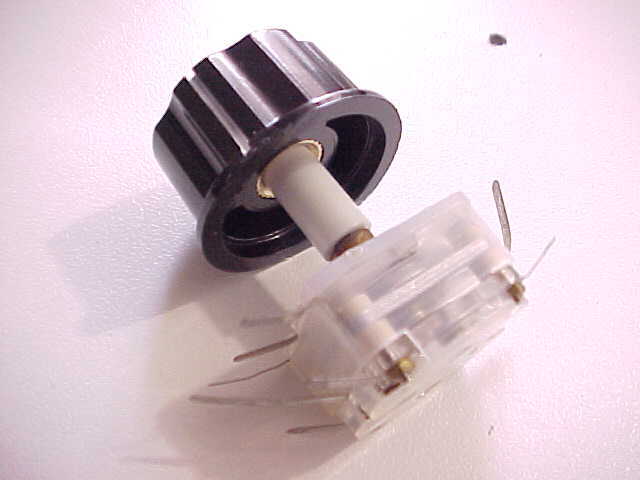 2x 270 & 20PF VARIABLE CAPACITORS (ONE EA.) WITH 3/4" X 6.45MM SHAFT & KNOB