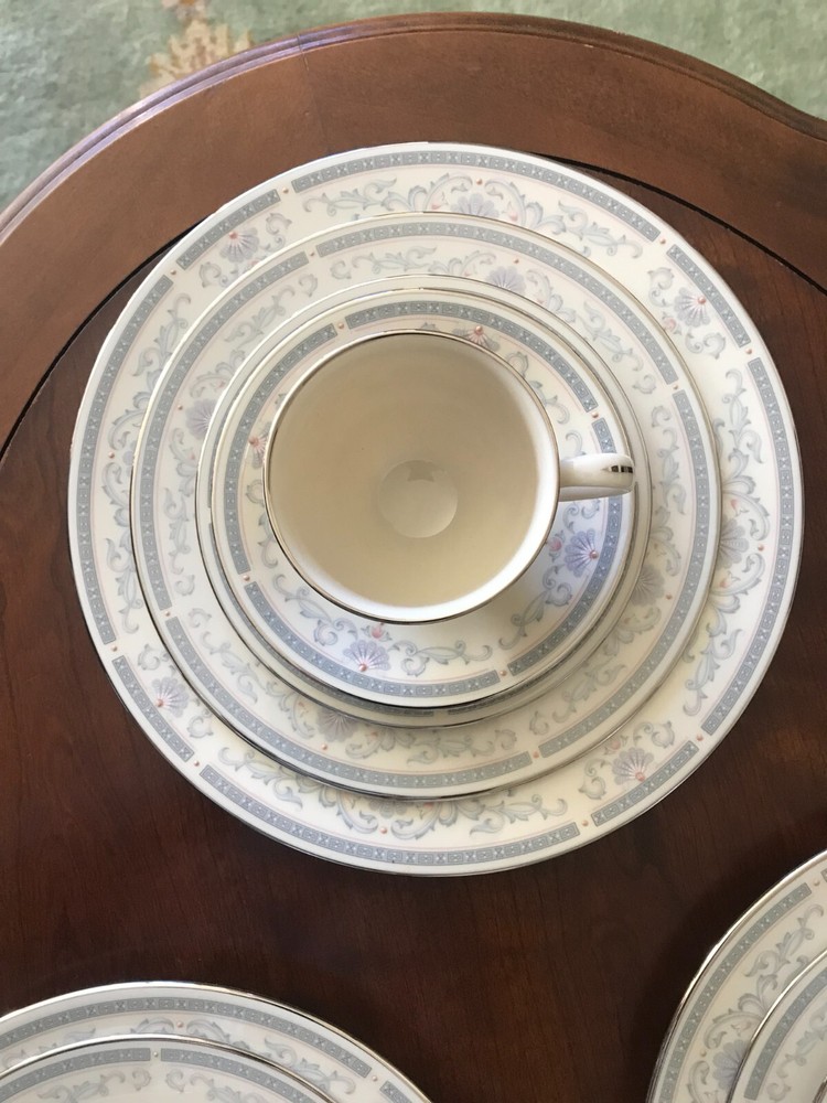 Lenox Mt. Vernon 5 Piece Place Setting - Pristine - Never used