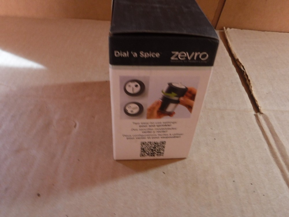 NEW ZEVRO KCH-06111 DIAL-A-SPICE MULTIPLE SPICE CONTAINER WHITE