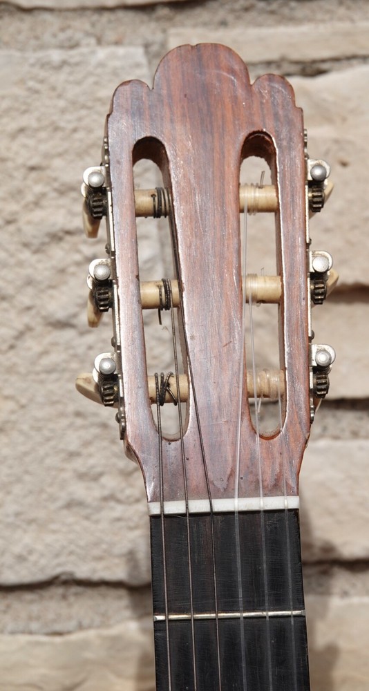 HERMANOS LEAL CLASSICAL GUITAR