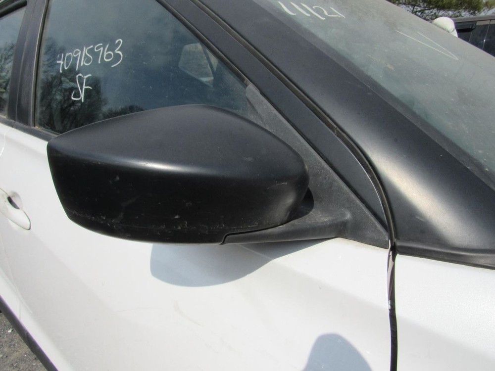 KICKS 2021 Glove Box 1031098