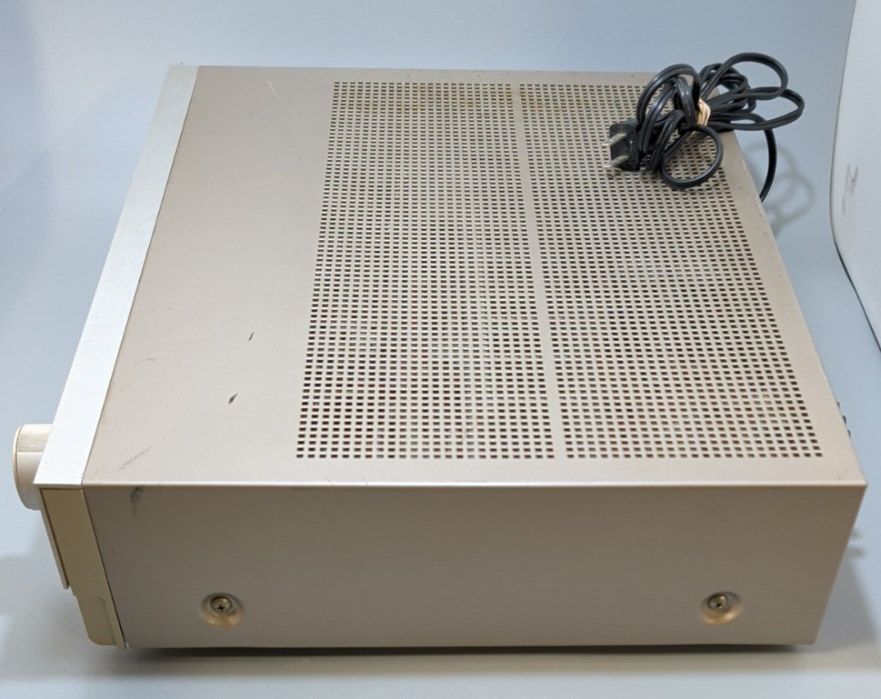 Denon DRA-400 Precision Audio Component/Tuner Amp. Powers On