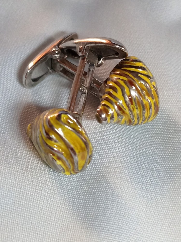 Cufflinks..Neapolitan puff shape... .All to eat 😍!!