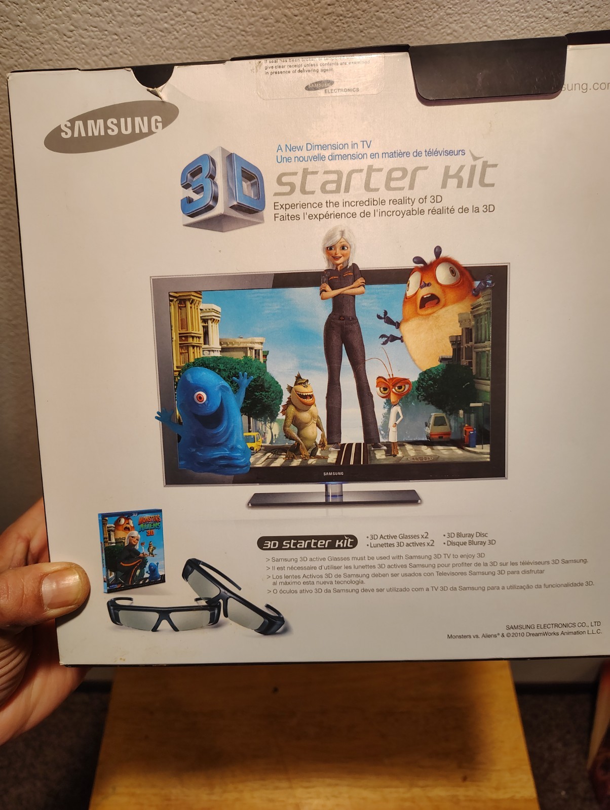 Samsung Monsters vs Aliens 3D Starter Kit Missing
