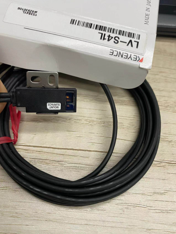 1PC New Keyence LV-S41L Sensor In Box