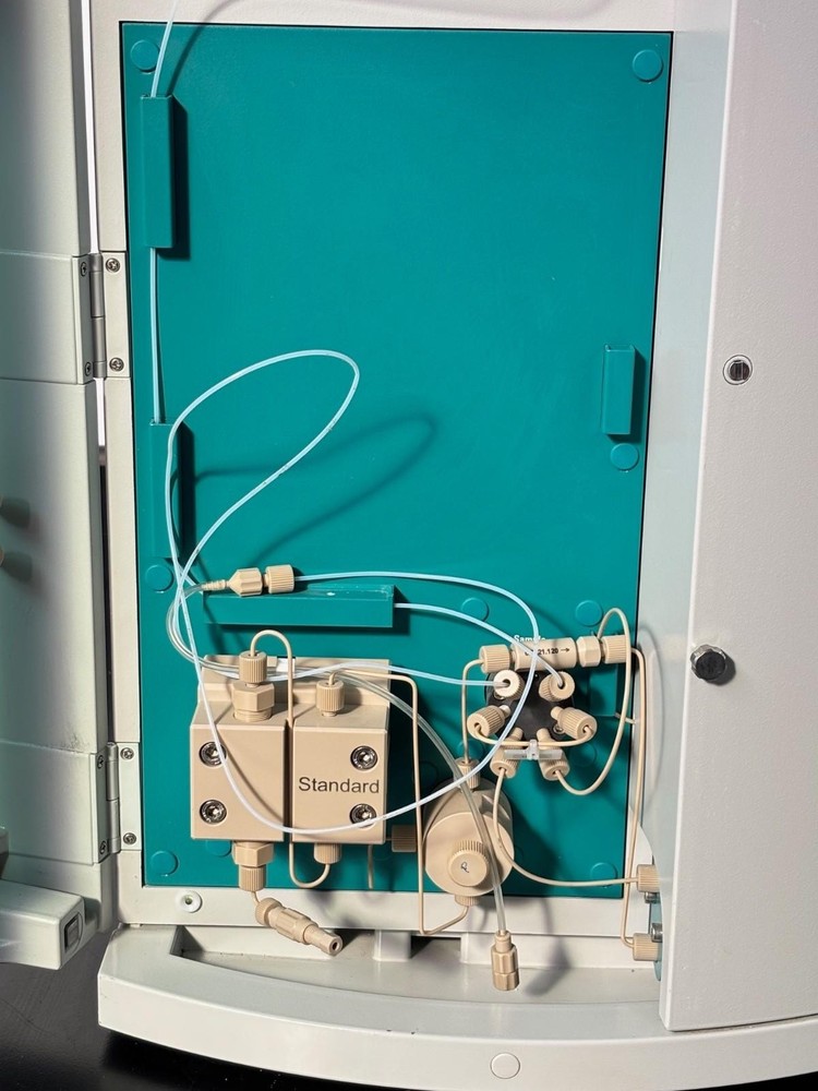 Metrohm 882 Compact IC Plus - Type: 1.882.0010 Ion Chromatograph HPLC
