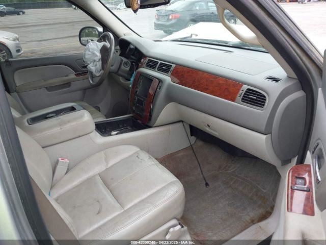 AVALNCH15 2013 Glove Box 4651485