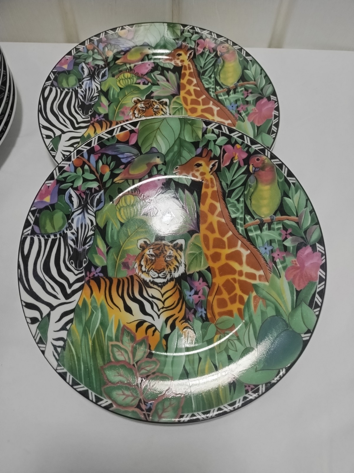 Sakura Ultra Porcelain Dinnerware Set of 8 plates - "Magic Jungle" Pattern