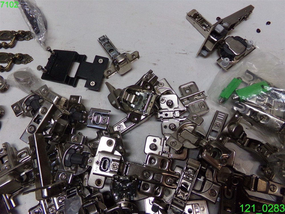 MIXED LOT OF CABINET HARDWARE: (45) HINGES & (35) DOOR PULLS / KNOBS)