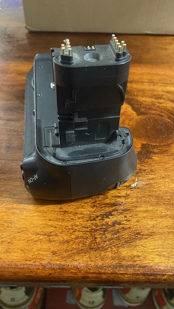 Zeikos ZE-CBG60D Multi Power Battery Pack Grip Canon 60d Vertical EOS