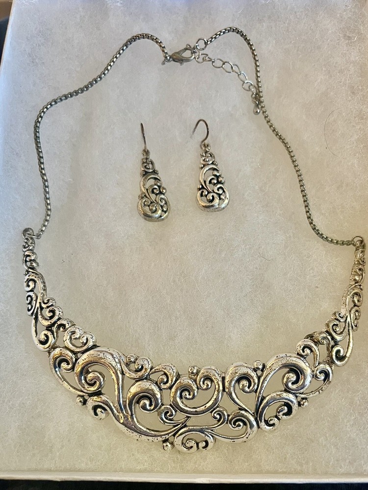 Silver Necklace & Matching Earrings Set New