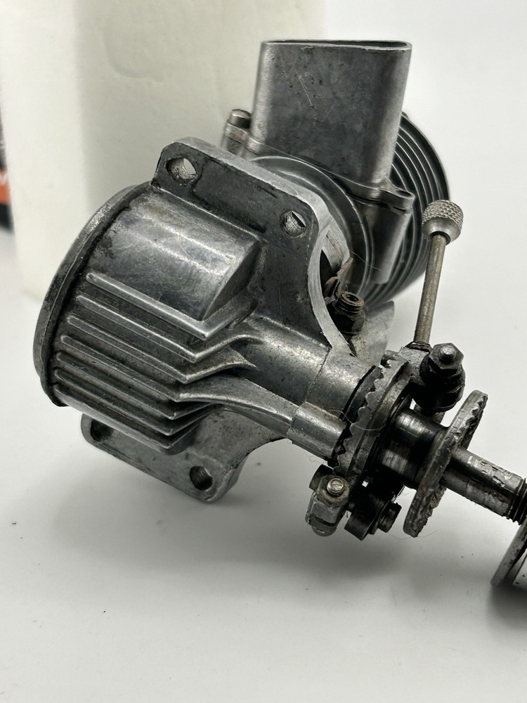 Vintage Super CYCLONE Dual plug Airplane Engine w/Compression