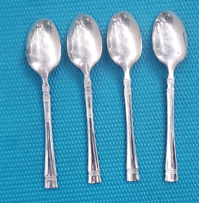 4-Oneida EVERSON PLACE / SOUP SPOONS 8"