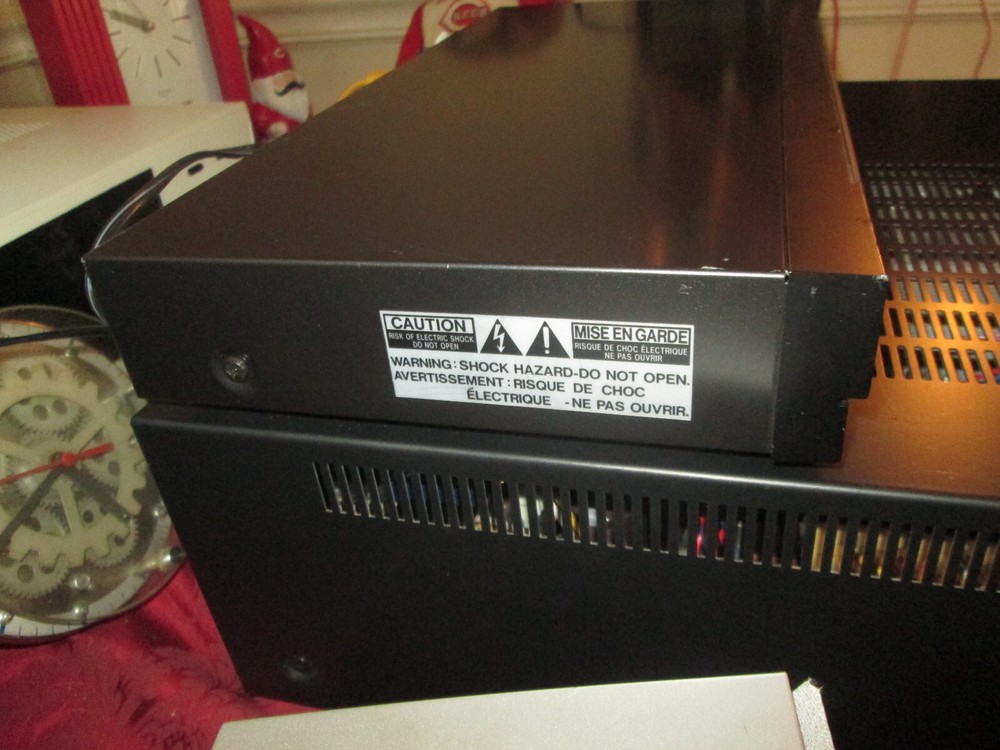 Hitachi FT-D100 AM/FM Stereo Tuner