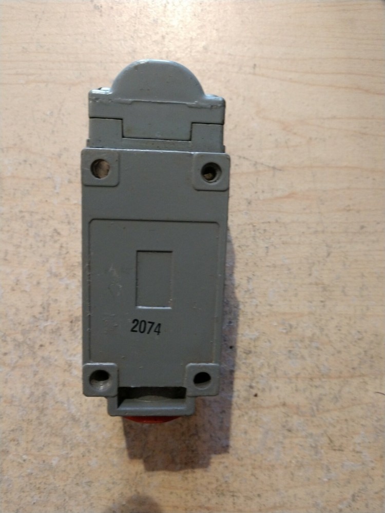 NEW SQUARE D CLASS 9007 TYPE B54C SERIES B LEVER TYPE LIMIT SWITCH