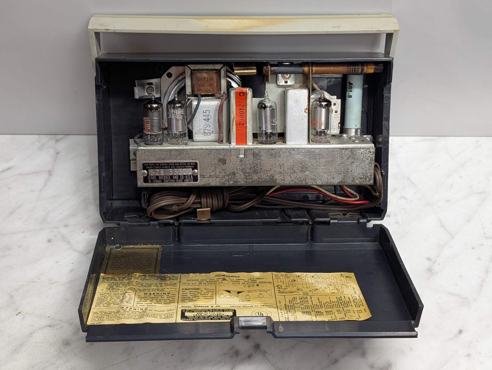 Sears Silvertone Tube Radio Dur-Pac AM Band Portable 7216 AC or Battery Powered