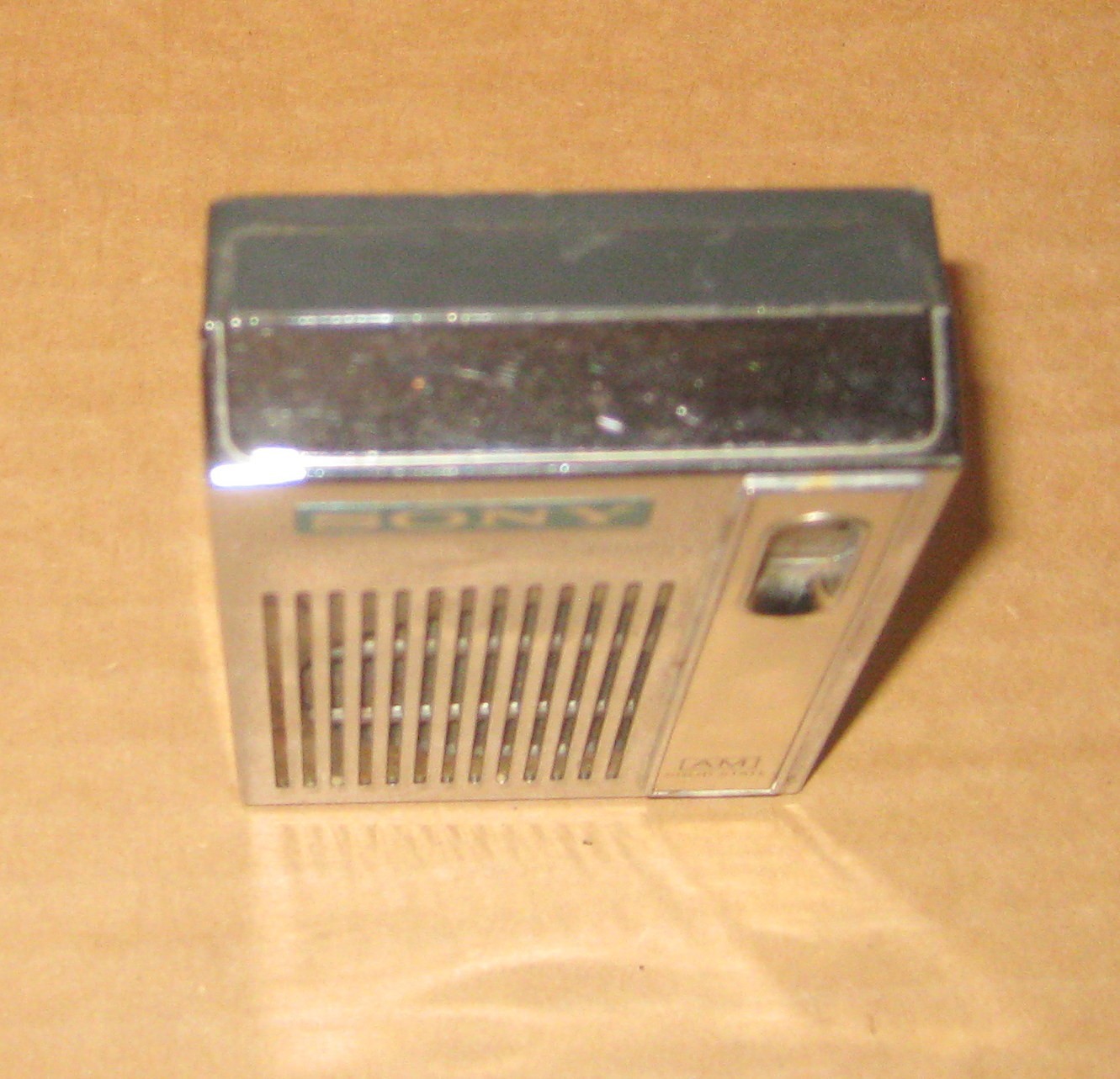 Vintage Sony 2R-31 AM Transistor Pocket Radio WORKING - Please read