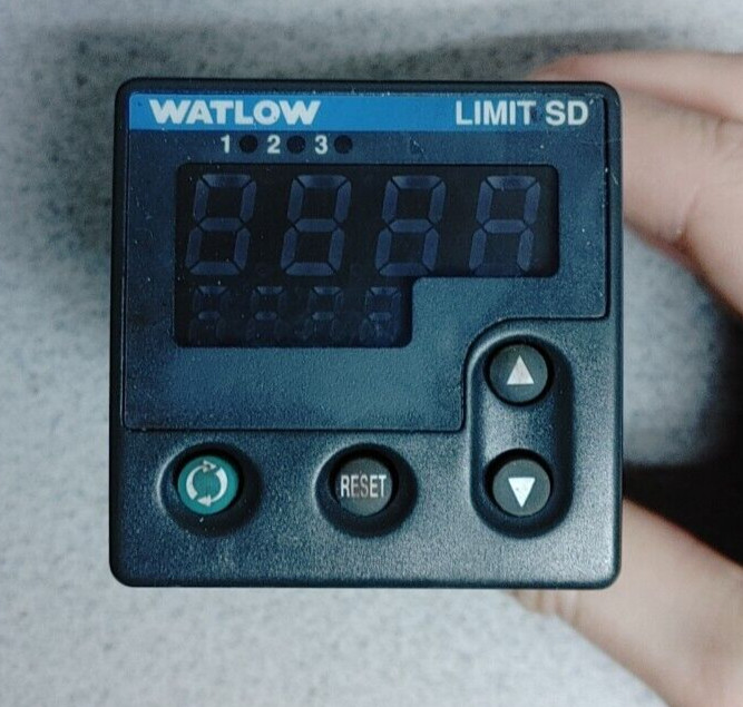 WATLOW SD6L-HJAA-AARG PANEL MOUNT TEMPERATURE CONTROLLER NEW!! QUANTITY!! READ!!