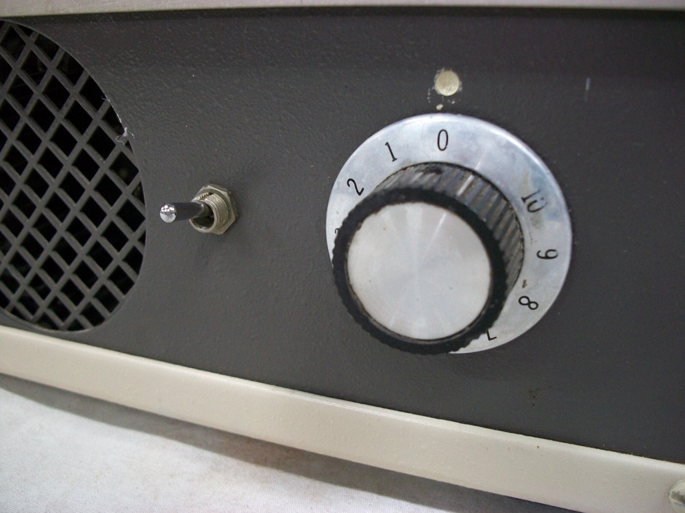 FIBER OPTIC LIGHT SOURCE