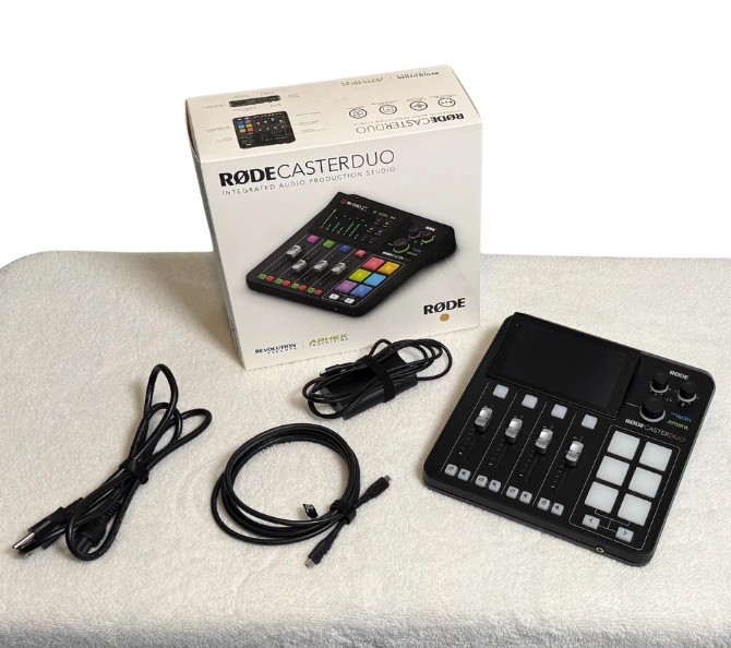 Rode RODECaster Duo Streaming Mixer and PodMic PSA 1+ Bundle