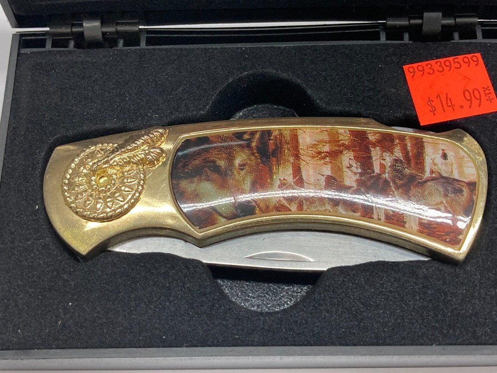 Wolf Pack Commemorative Knife in Presentation Box WPCKT