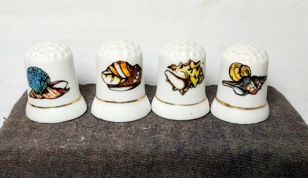 4 Vintage Sea Shell Thimbles z2