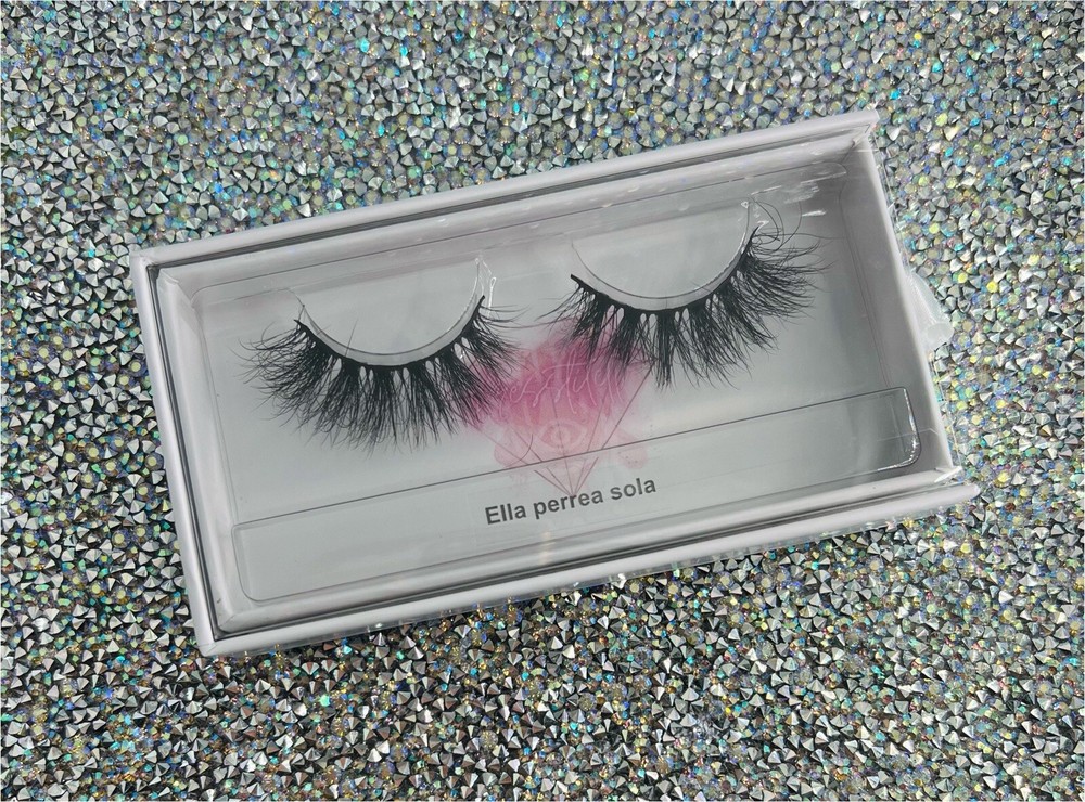 “Ella Perrea Sola” mink lashes