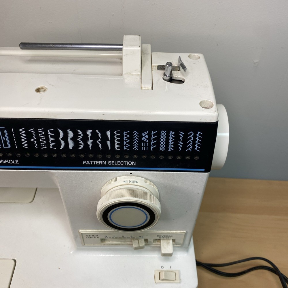 Singer 4562 Sewing Machine Multiple Stitching Patterns Tested Works Well