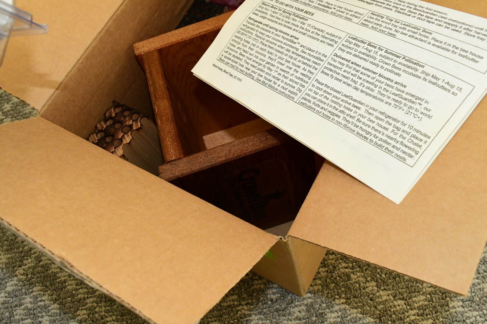 Crown Bees Bee Works Cabin Mason Bee House Kit Hotel w/ Bees for Order