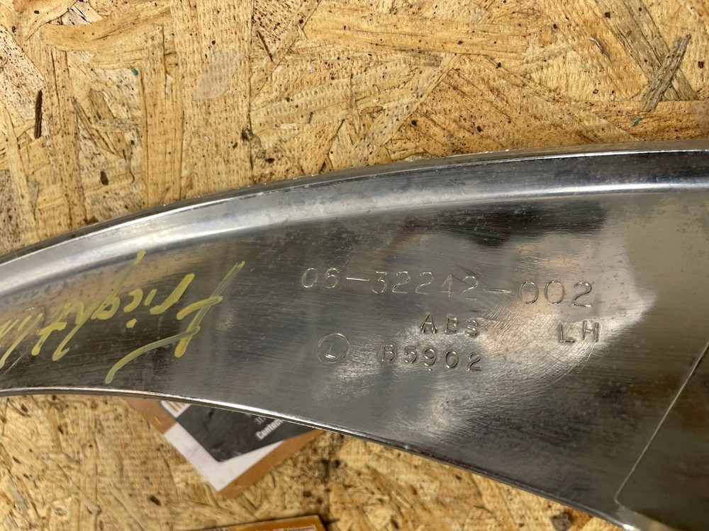 FREIGHTLINER COLUMBIA LEFT HEADLIGHT BEZEL 06-32242-002