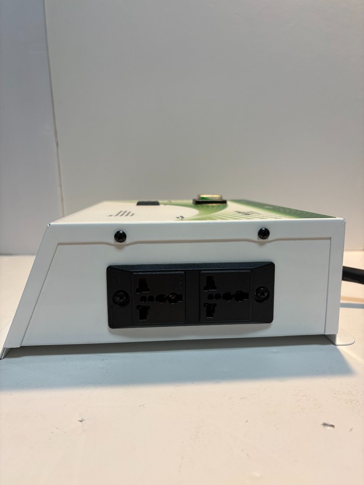 Titan Controls Helios 4 - 4 Light Controller w/ Trigger Cord - UNTESTED