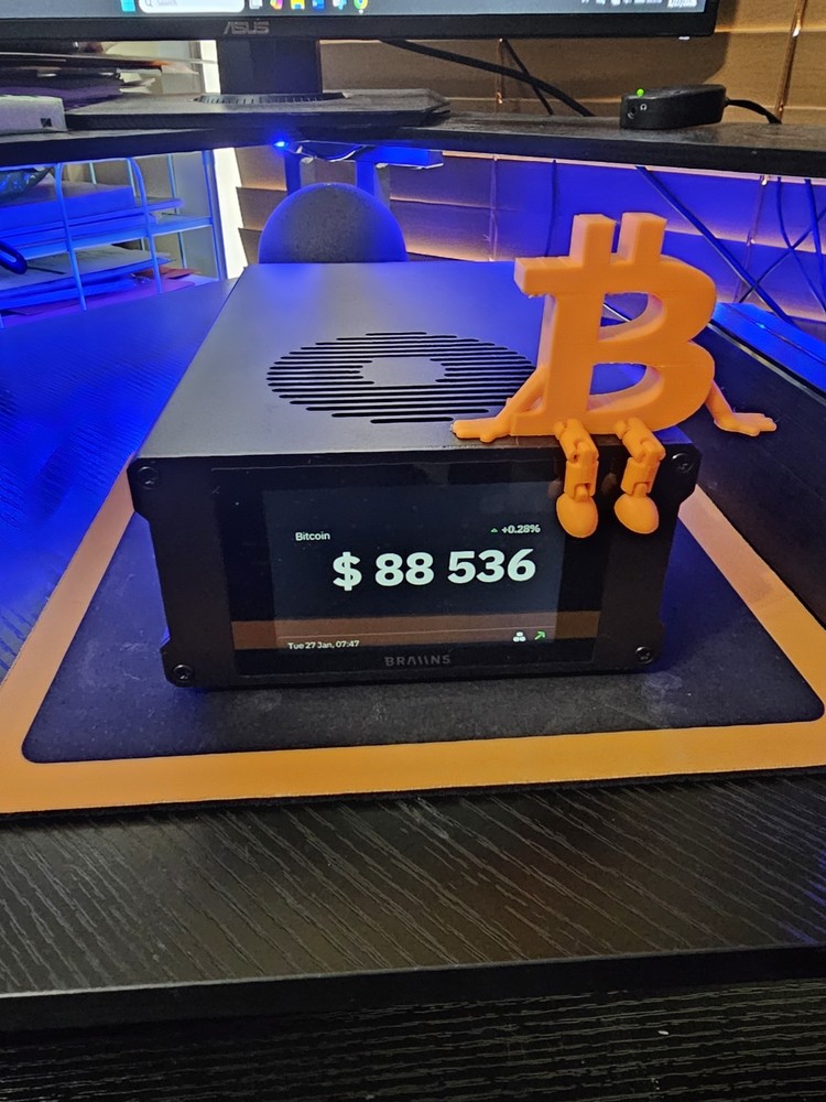 Braiins BMM 101 Bitcoin Miner (Multipurpose Display)