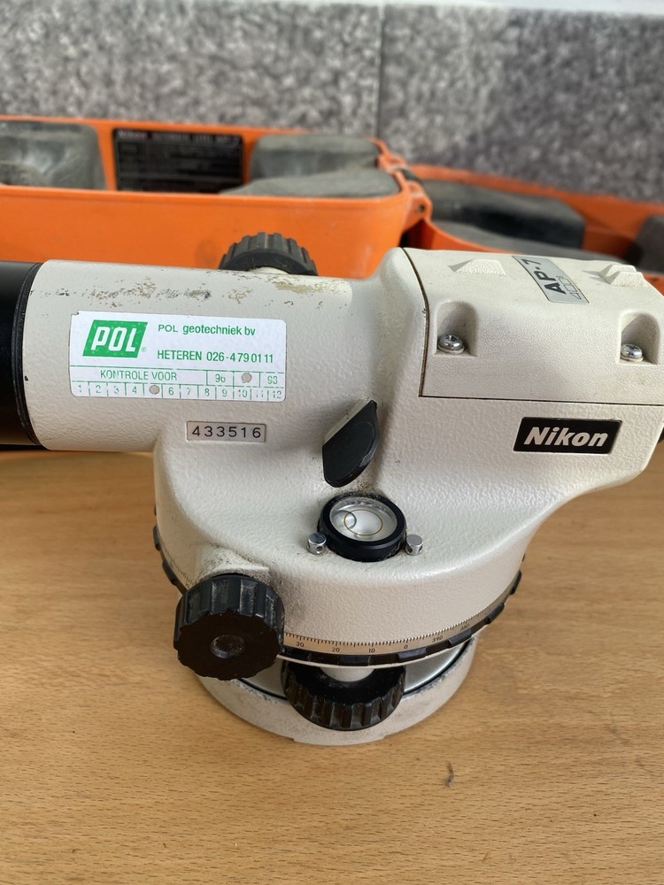 Nikon AP-7 - Automatic Level