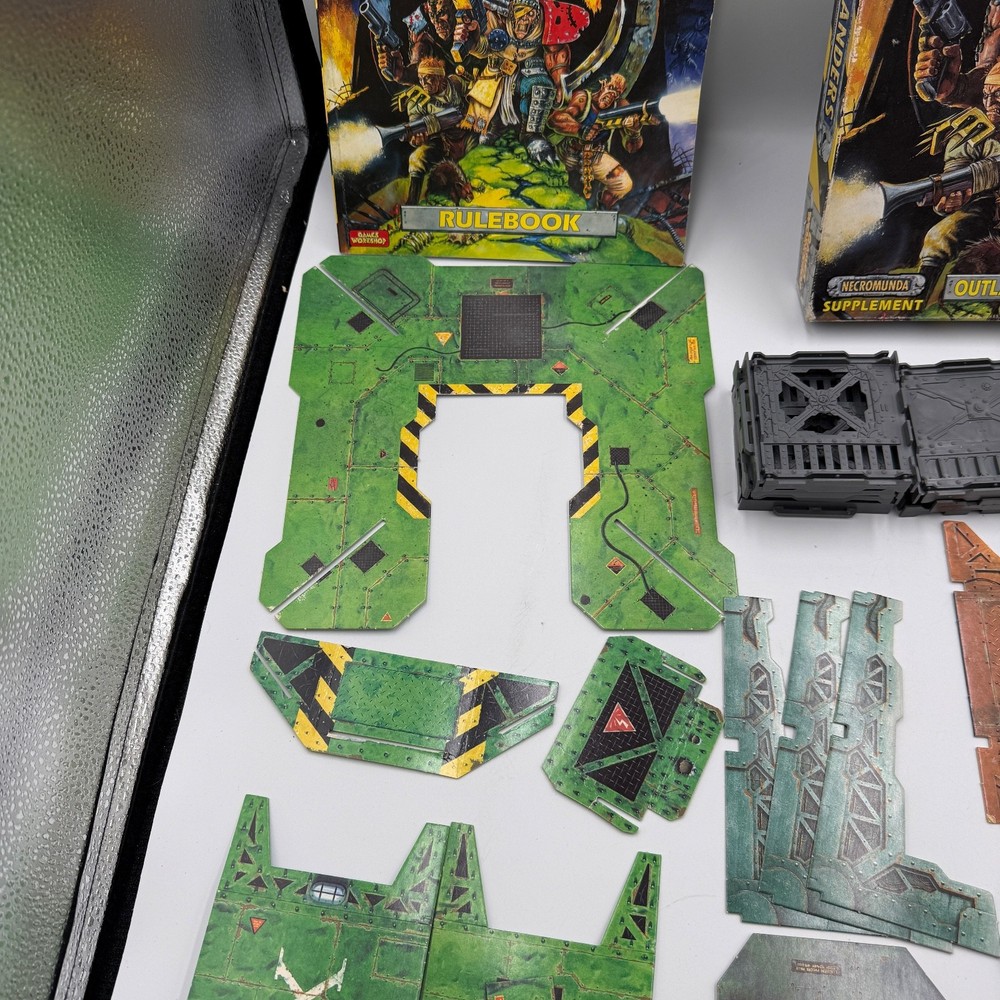 Warhammer 40k Outlanders Expansion Pack INCOMPLETE Read