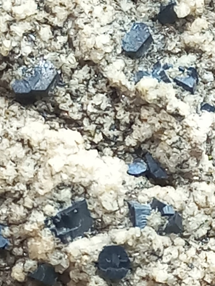 Osumilite Giant