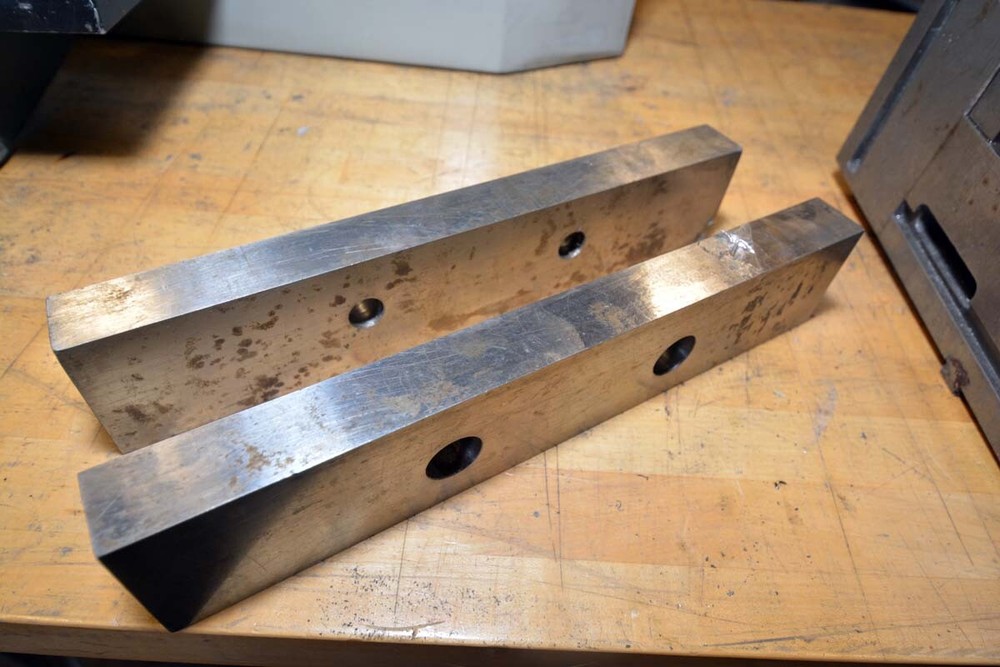 Kurt Vise Model PT800A includes 14" extended jaws ( Inv 39325)
