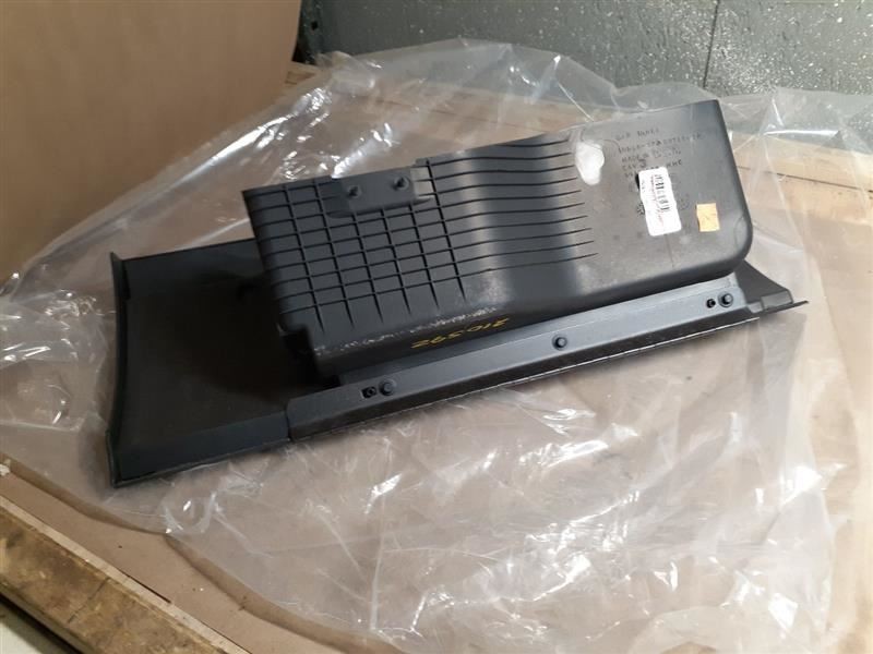 AVALNCH15 2011 Glove Box 1580903