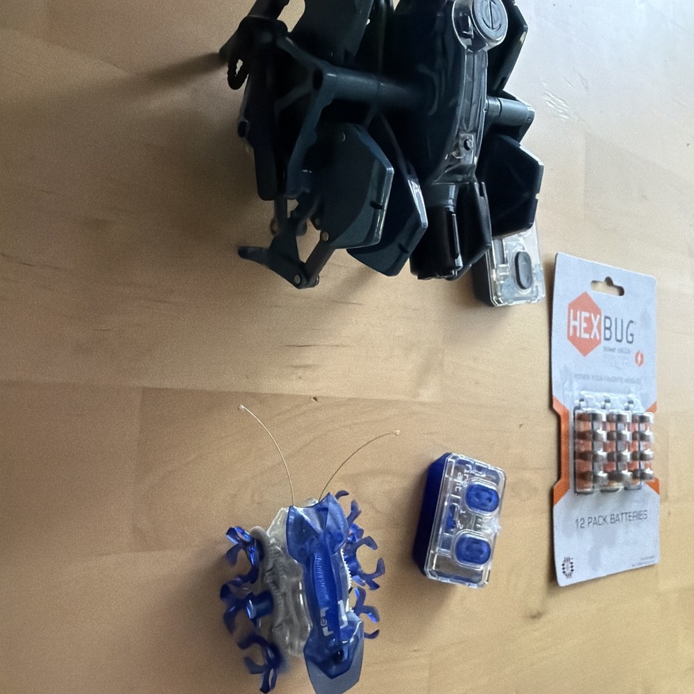HEXBUG Robot Bug Lot 2 Plus Extra Battery Untested