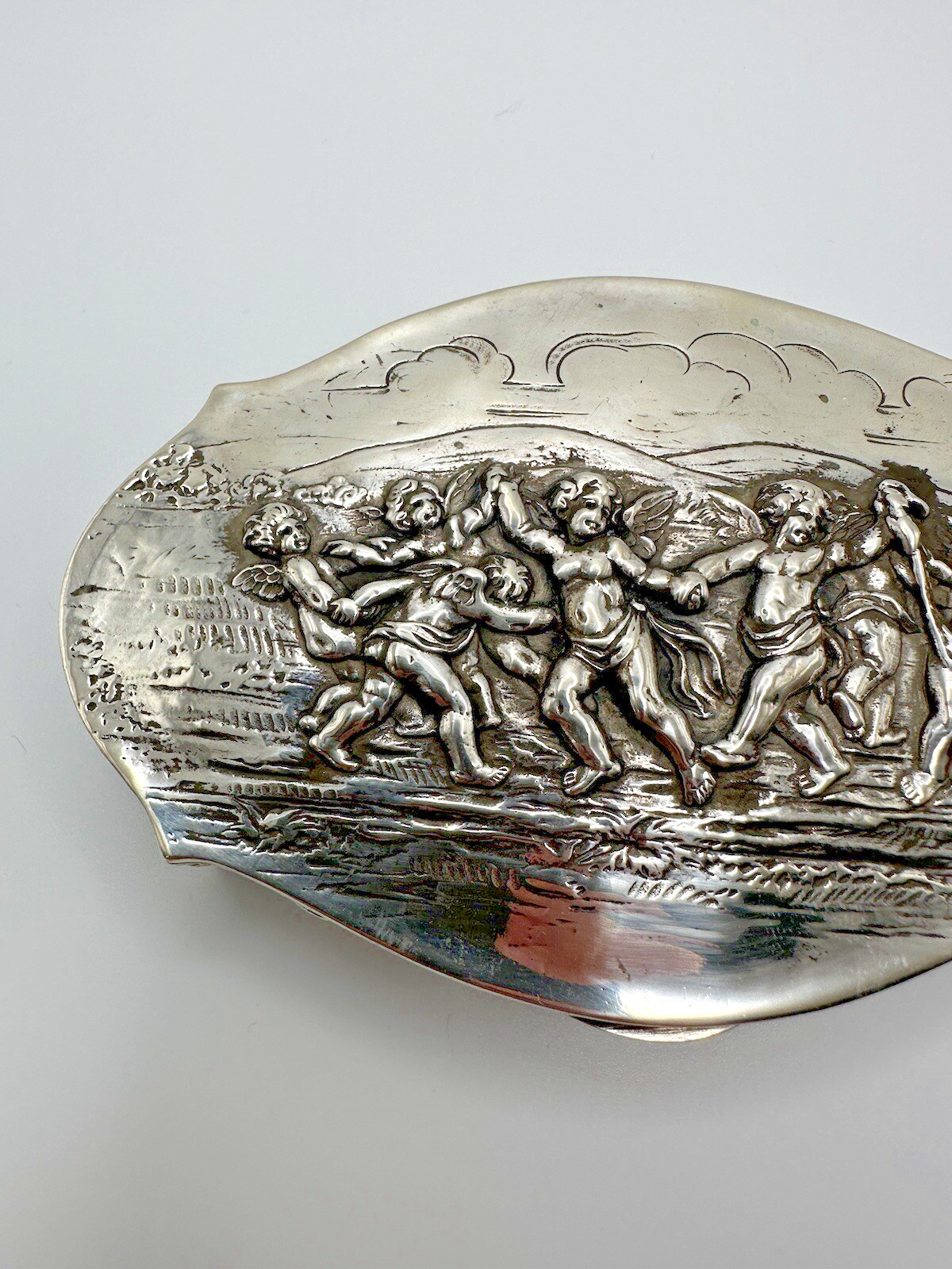 ANT 1600s Augsburg German / Hanau 800 Silver Cherub Repousse Jewelry Casket 157g