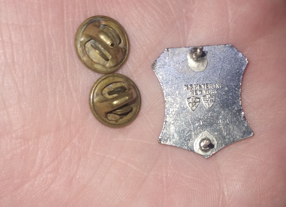 Vintage WWII 7th Engineer pin