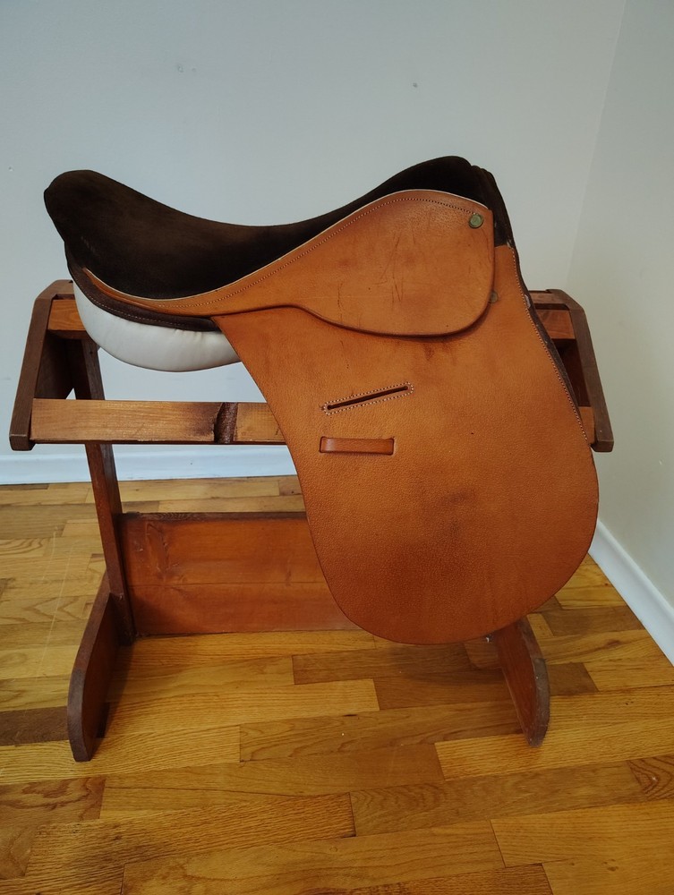 Polo saddle English saddle